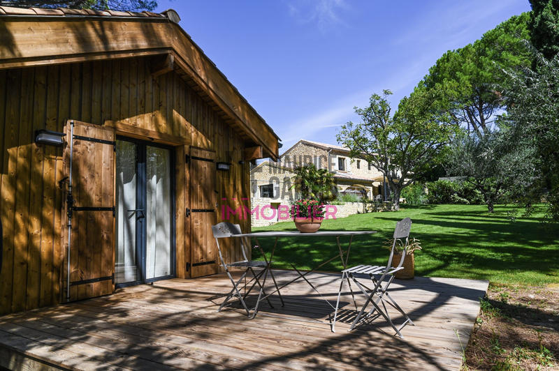 Maison - 250 m² - 8 pièces