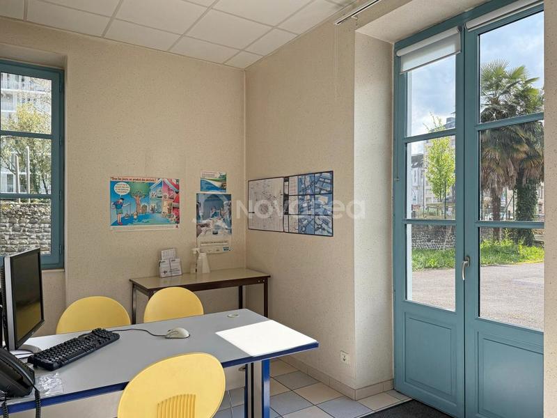 Bureau - 398 m² - 15 pièces