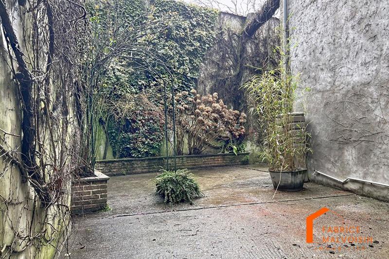 Maison - 402 m² - 16 pièces