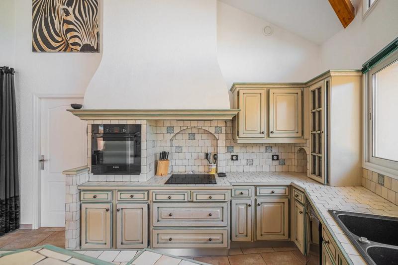 Maison - 214 m² - 5 pièces