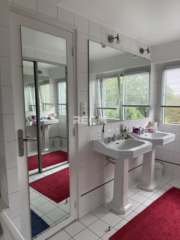 Maison - 183 m² - 7 pièces