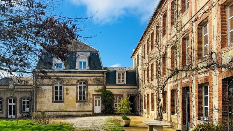 Demeure - 915 m² - 40 pièces