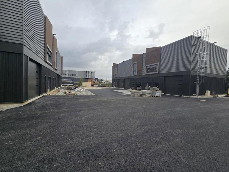Local d'activités - 239 m²