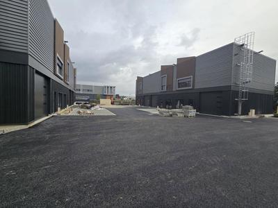 Local d'activités - 239 m²