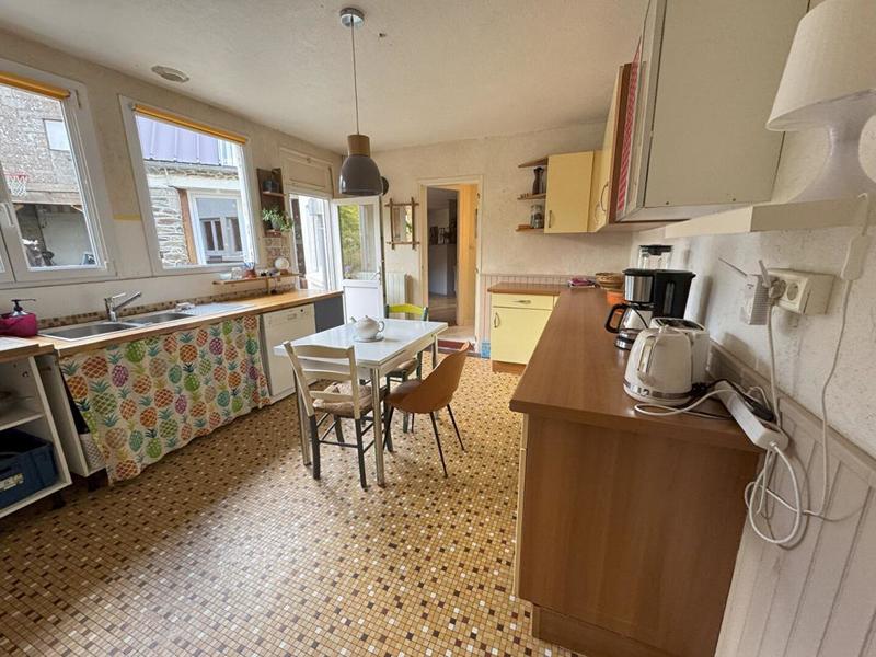 Maison - 212 m² - 9 pièces