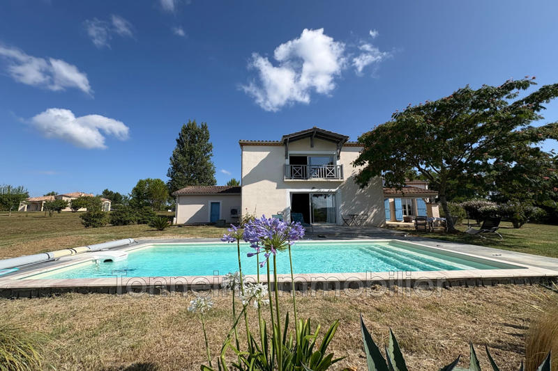 Maison - 196 m² - 5 pièces