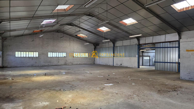 Local commercial - 1 272 m²