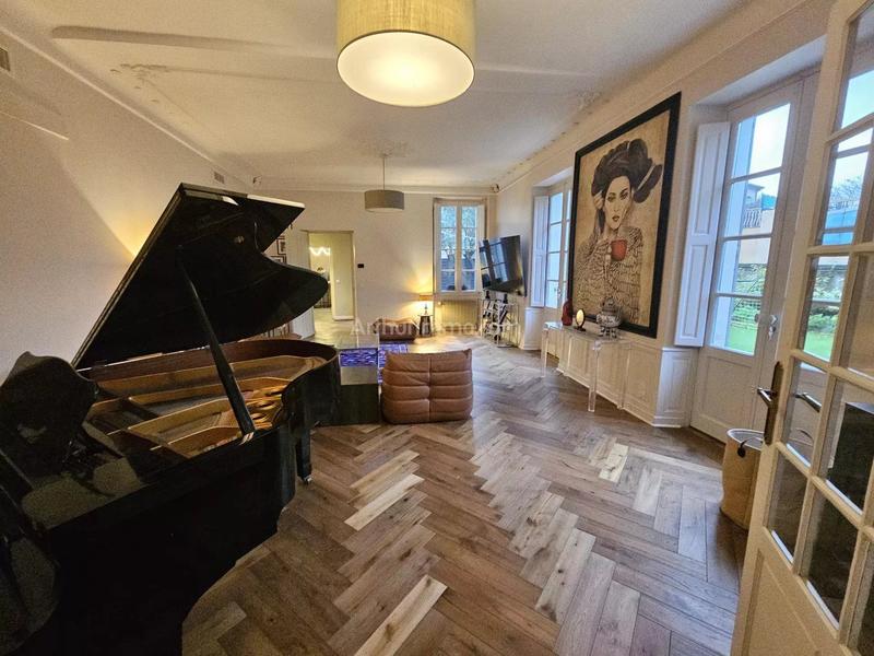 Maison - 315 m² - 10 pièces