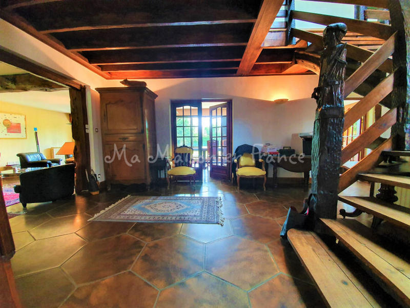 Maison - 300 m² - 11 pièces