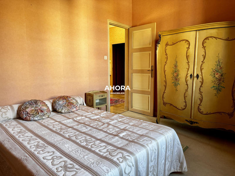 Maison - 240 m² - 9 pièces