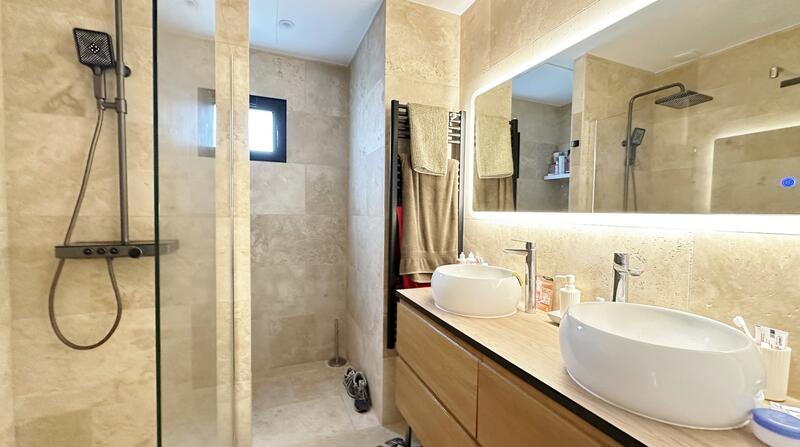 Maison de bois - 168 m² - 6 pièces