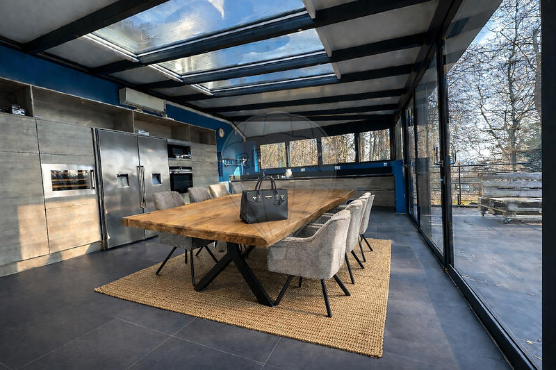 Maison - 260 m² - 7 pièces