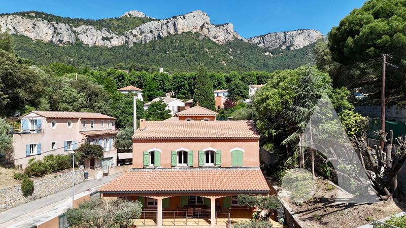 Maison - 182 m² - 7 pièces