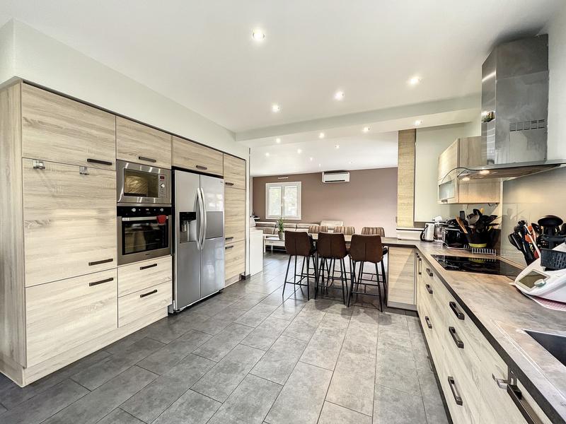 Maison - 147 m² - 6 pièces