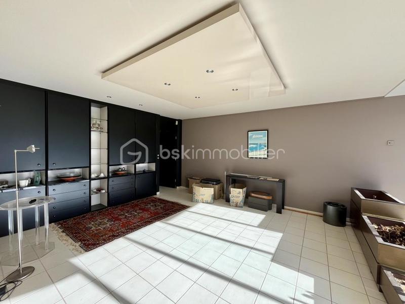 Maison - 258 m² - 9 pièces