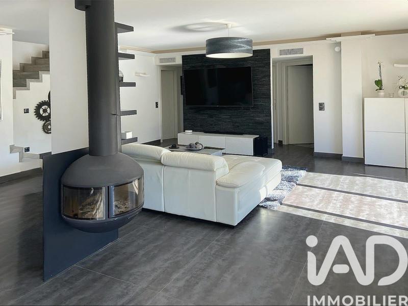 Maison - 161 m² - 5 pièces