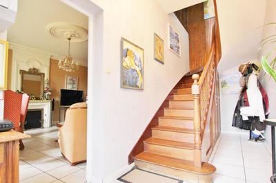 Maison - 220 m² - 10 pièces