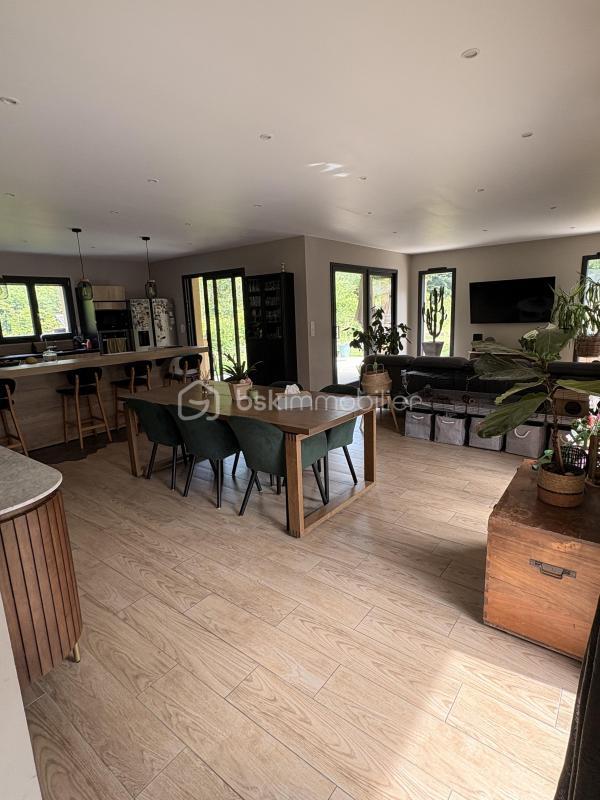 Pavillon - 180 m² - 8 pièces