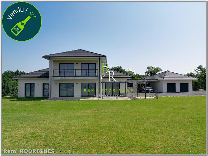 Maison - 196 m² - 7 pièces