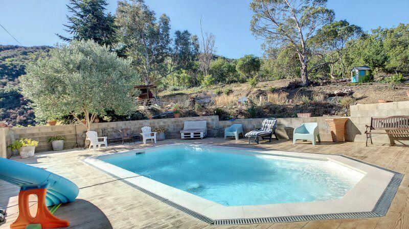 Maison - 180 m² - 7 pièces