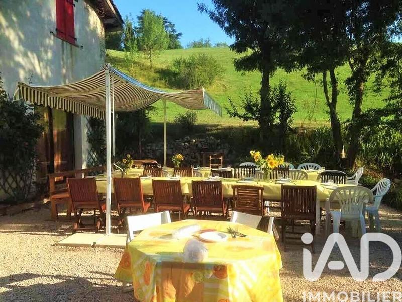 Maison - 280 m² - 11 pièces