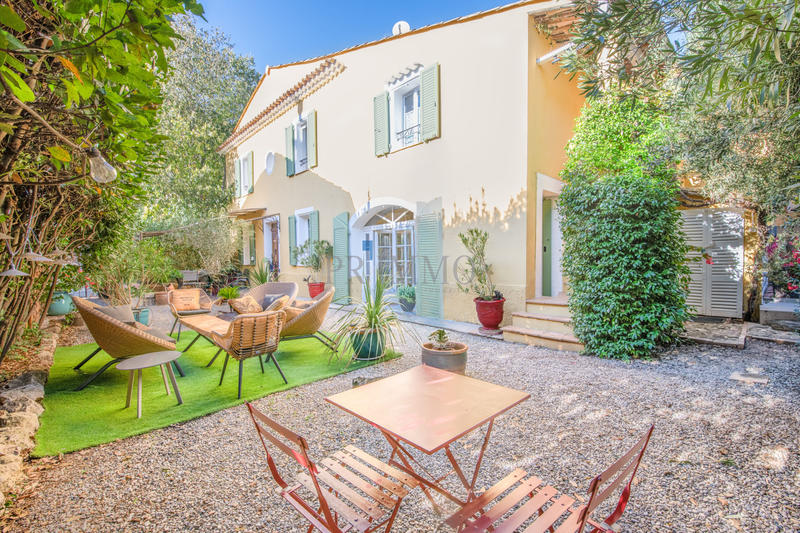 Maison - 201 m² - 5 pièces