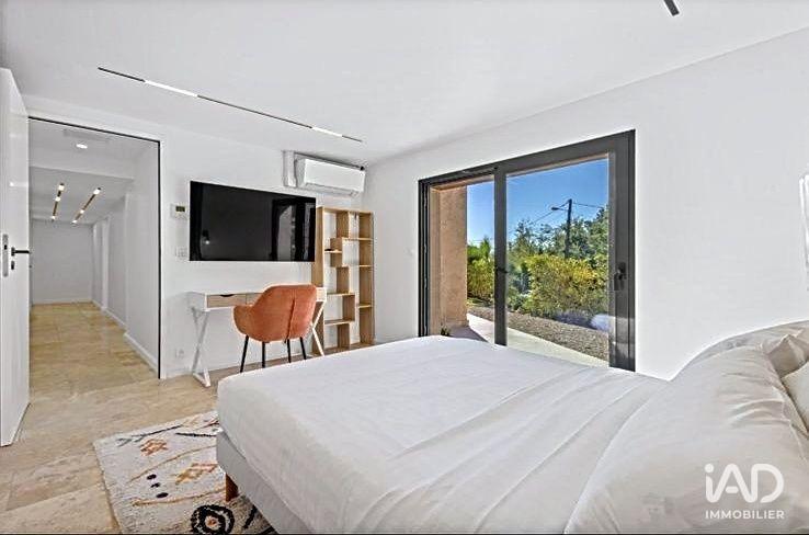 Maison - 222 m² - 5 pièces