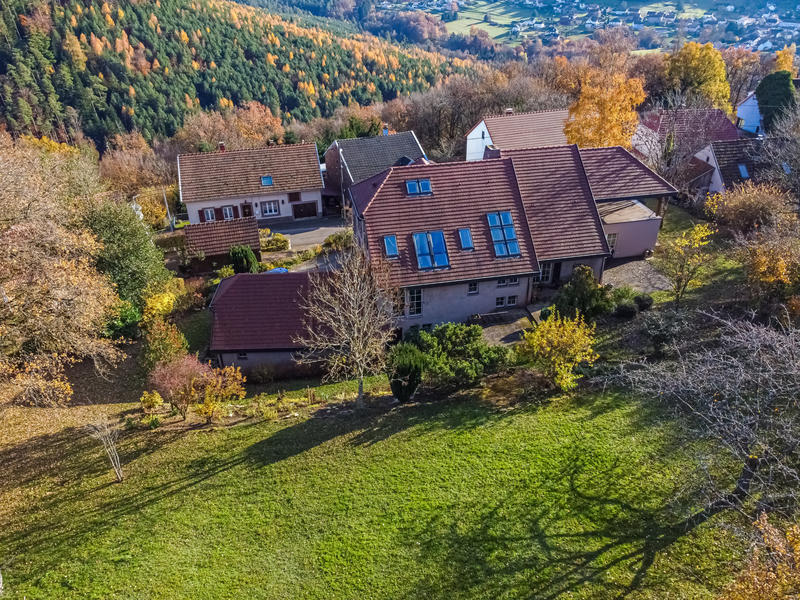 Maison - 305 m² - 6 pièces