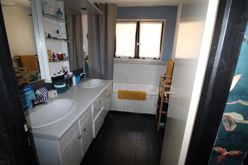 Villa - 958 m² - 4 pièces