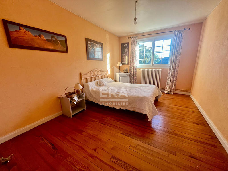 Maison - 198 m² - 8 pièces