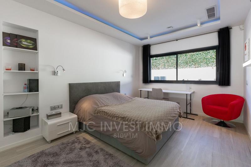 Villa - 257 m² - 10 pièces