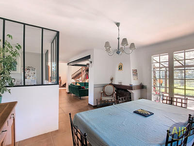 Maison - 214 m² - 9 pièces