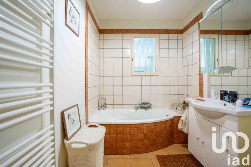 Maison - 223 m² - 8 pièces