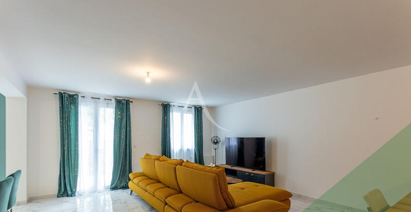 Maison - 104 m² - 6 pièces