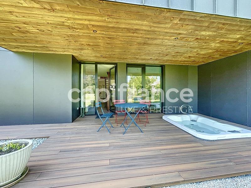 Maison - 232 m² - 6 pièces