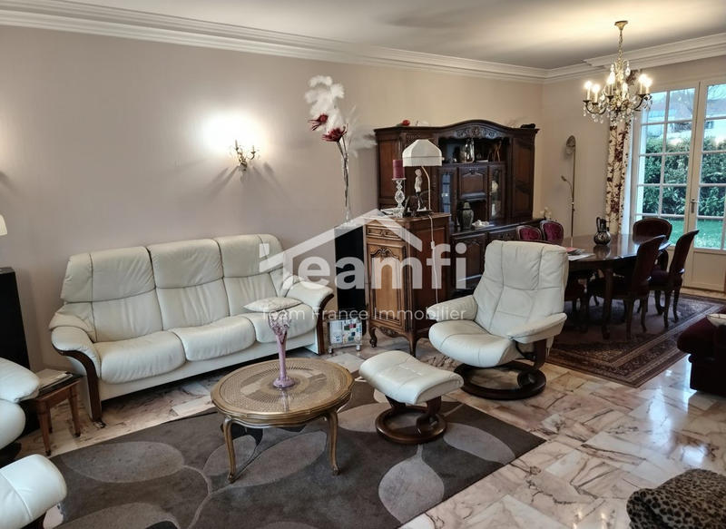 Maison - 160 m² - 8 pièces