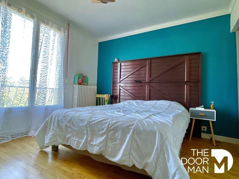 Maison - 210 m² - 10 pièces