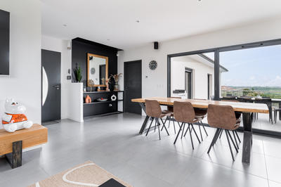 Maison - 230 m² - 7 pièces