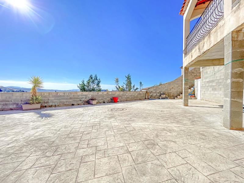 Villa - 185 m² - 8 pièces