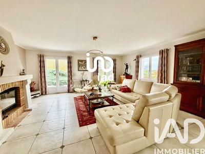 Maison - 220 m² - 8 pièces