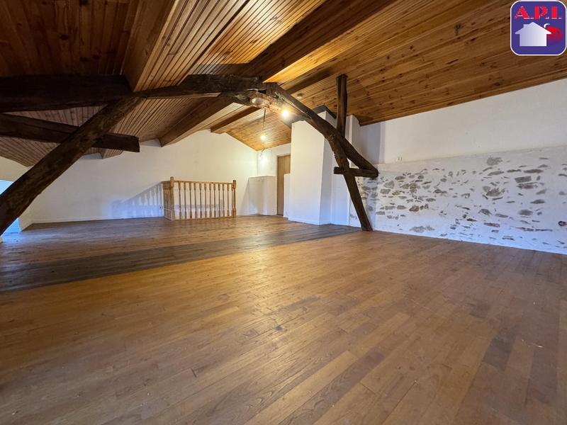 Maison - 214 m² - 9 pièces