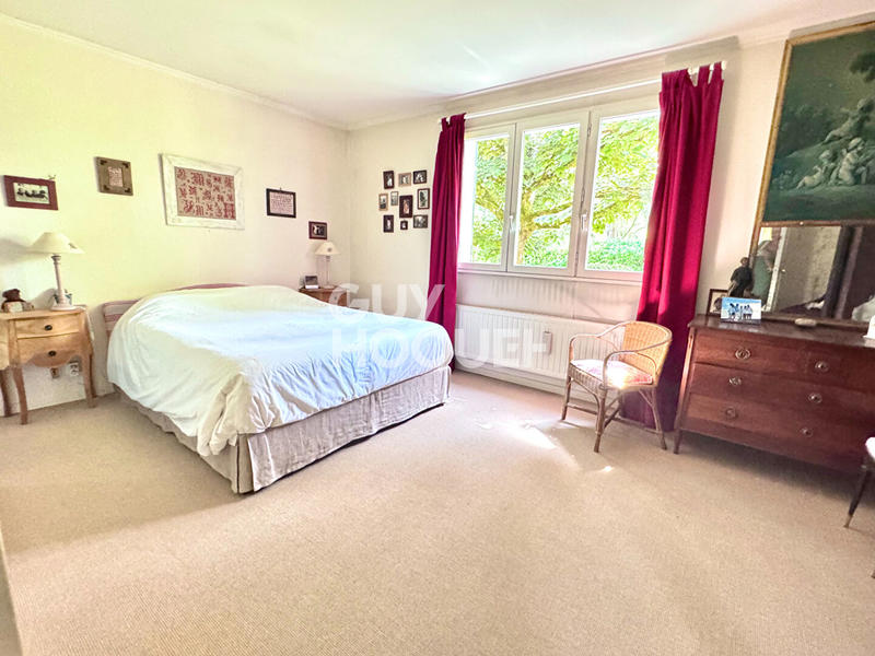 Maison - 186 m² - 9 pièces