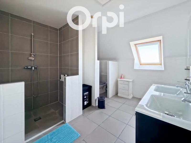 Maison - 204 m² - 7 pièces