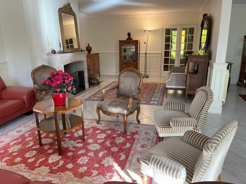 Maison - 369 m² - 11 pièces