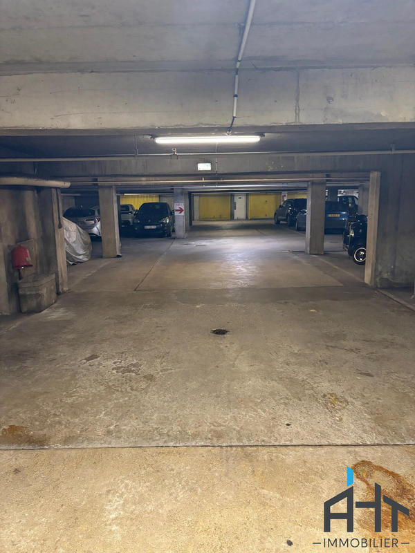 Parking / Garage - 12 m²