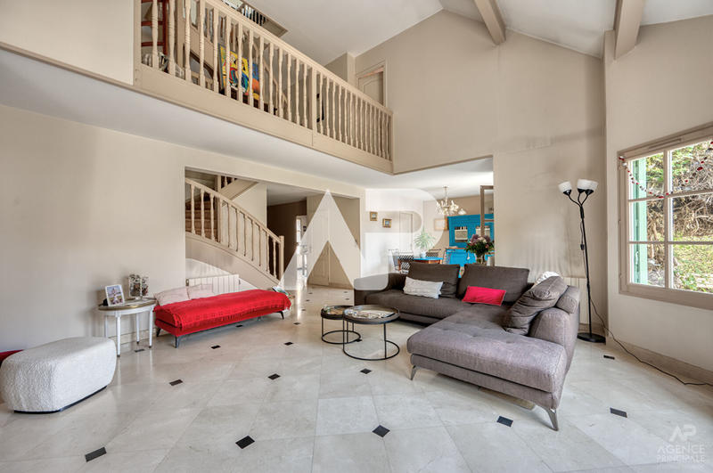 Maison - 163 m² - 7 pièces