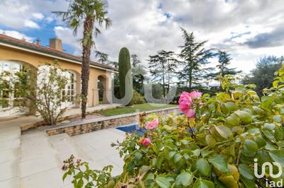 Maison - 284 m² - 6 pièces