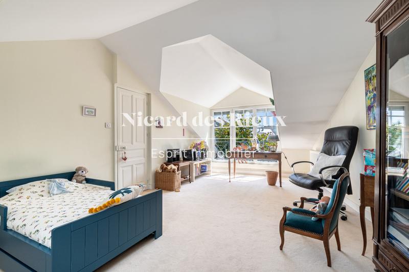 Maison - 210 m² - 8 pièces