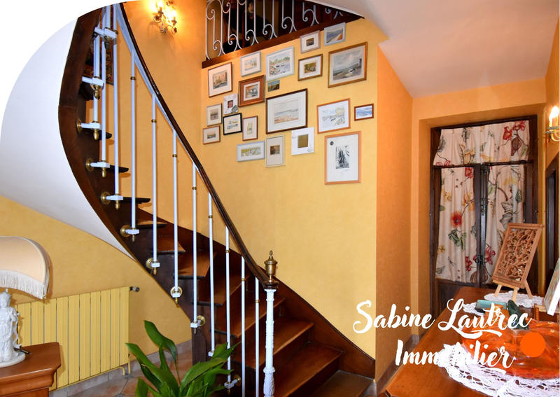 Maison - 233 m² - 7 pièces