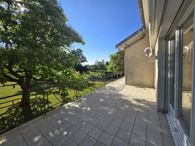Maison - 393 m² - 10 pièces